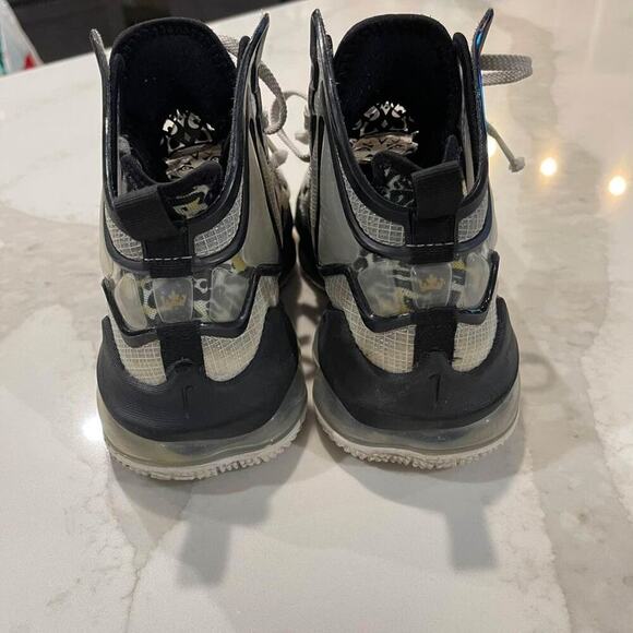 Nike Lebron 19 SE Royalty GS Big Kids 4.5Y Shoes Sneakers DD0422-100 4.5 Y Boys - Picture 4 of 10